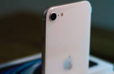Apple glasine: Dolazi jeftini 5G iPhone i laptop sa savitljivim ekranom?]