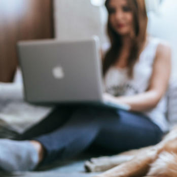 Da li držati laptop u krilu?