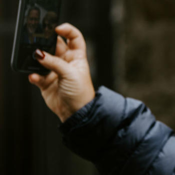 6 dobrih mobitela za baku i djeda