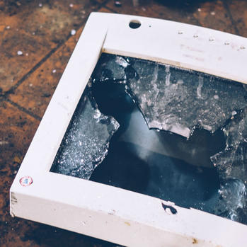 Video: Ljuti korisnici razbijaju računalo